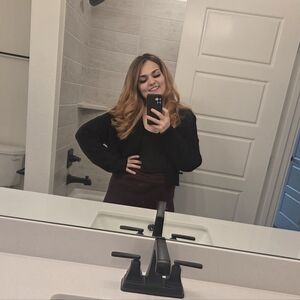 Meet your Posher, Katelyn